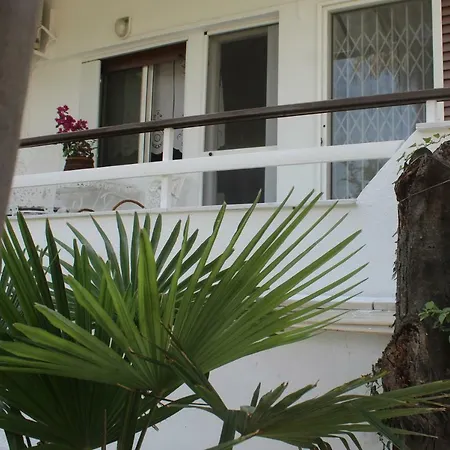 Traditional House Apartman Peraía