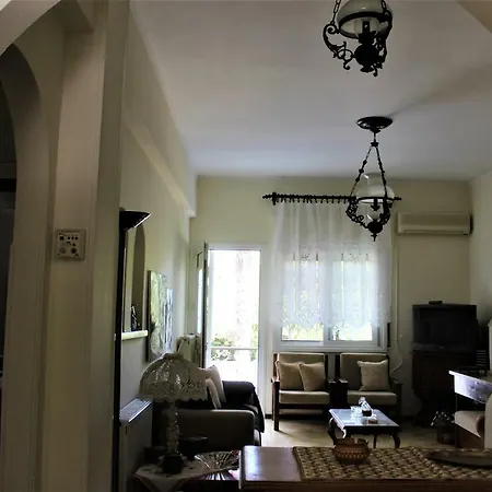 아파트 Traditional House Peraía